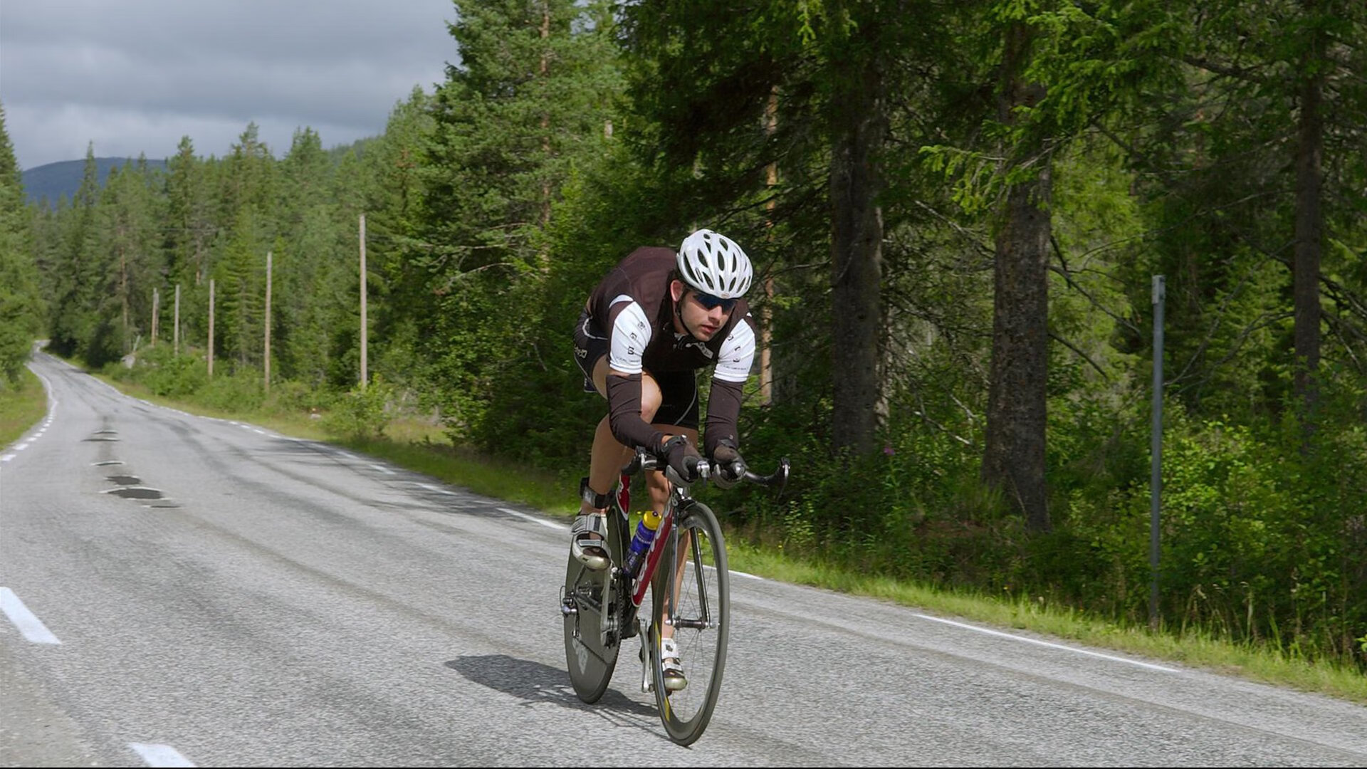 开云电竞登录入口-“飞跃”赛段：那些令人窒息的狂飙瞬间，wrc飞跃